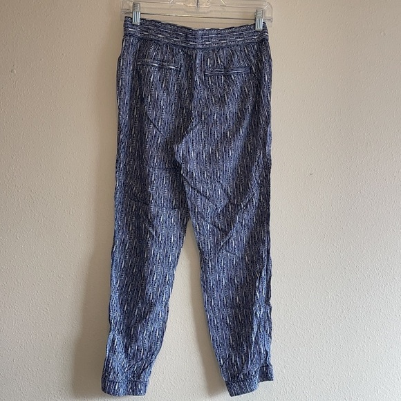 GAP cuffed Capri blue and white lightweight pants in women’s size small - Picture 4 of 8
